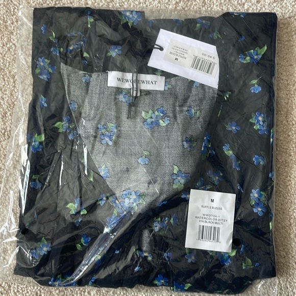 0307 - WEWOREWHAT Ruffle Blouse Watercolor Ditsy Black Medium $49 - Picture 3 of 5